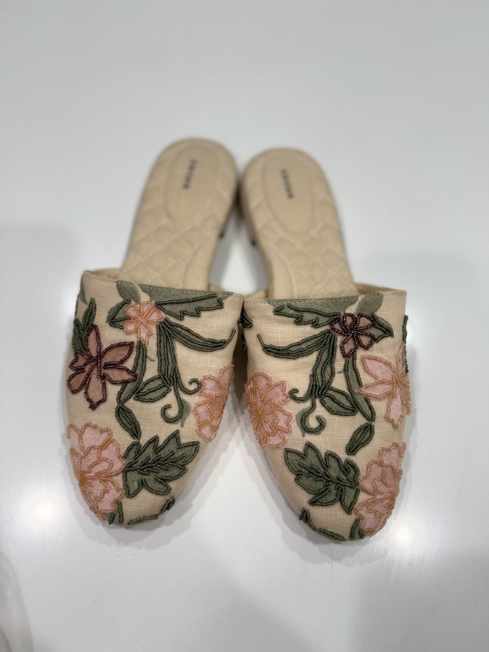 Birdies Embroidered Floral Slip-On Comfort Slippers Beige Women's Size 6